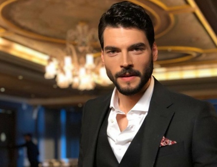 Акын Акынозю: жизнь звезды, будущая супруга и удивительные факты из биографии