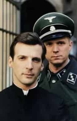 кадр из фильма Аминь!