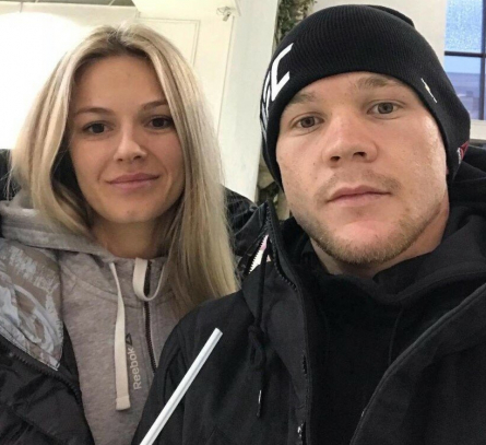 Таинственная супруга бойца UFC Петра Яна: кто скрывается за успехом чемпиона?