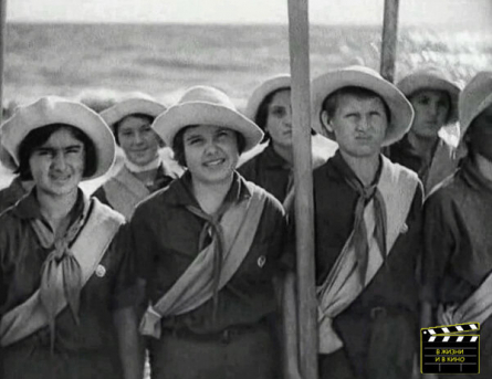 Как провести лето в красных галстуках: 16 уникальных советских фильмов о пионерских лагерях