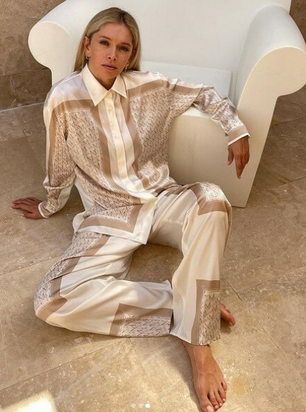 Красотки-наследницы: обе дочери и три сестры Веры Брежневой восхищают своим сходством с мамой