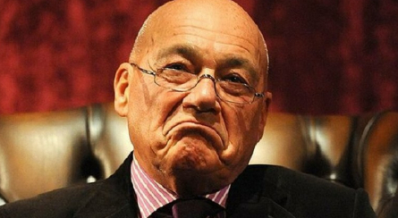 Невероятная история любви: Кто такая молодая жена Владимира Познера, и почему он решил жениться в 74 года после неудачных браков?