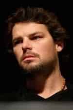 Под колпаком кадр из фильма