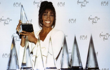 Не дождавшись спасения: Трагическая история Уитни Хьюстон и ее дочери, лишившихся всего в 48 лет