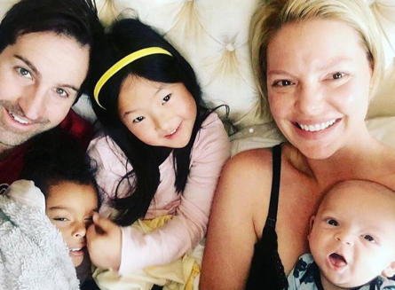 Настоящий родитель не только тот, кто родил: истории знаменитостей, воспитывающих приёмных детей