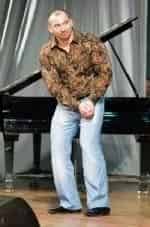 Шоу Уральских пельменей Гиря от ума кадр из фильма