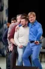 Шоу Уральских пельменей Нельзя в иллюминаторе кадр из фильма
