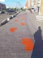 Следы на асфальте кадр из фильма