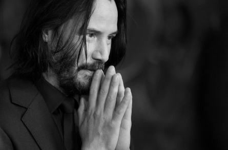 От бедности до славы: история трудного детства Киану Ривза и его необычных проблем в роли отца