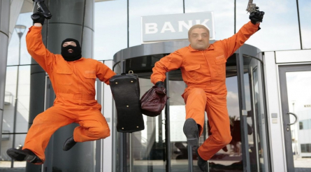 19 крутых фильмов о грабежах, которые заставят тебя держать весь мир на крючке