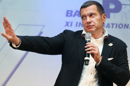Семья Владимира Соловьёва: 57 лет, 3 жены, 8 детей и гармония. Познакомьтесь с необычным примером крепкой и дружной семейной связи