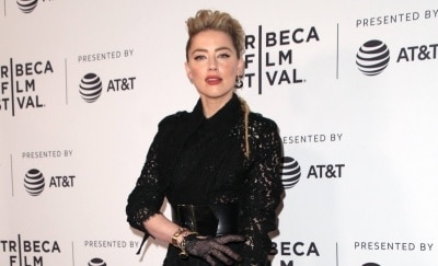 Херд пришла на кинофестиваль Tribeca в прозрачной юбке и чулках, а Робби — в кружевном комбинезоне