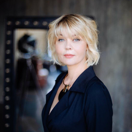 Юлия Меньшова: путь к успеху, знаменитые родители и тайны разлуки с мужем - всё о жизни актрисы и телеведущей