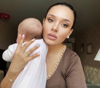 Звезда Холопа показала дочь